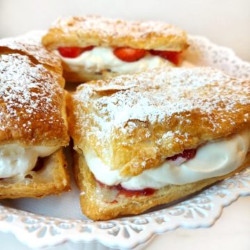 Puff pastry filled with vegan cream, strawberries and strawberry jam